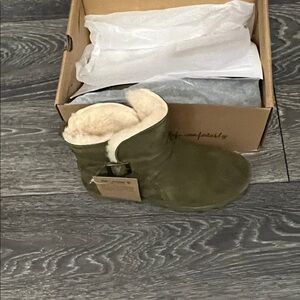 BearPaw Olive Green Ankle Boots